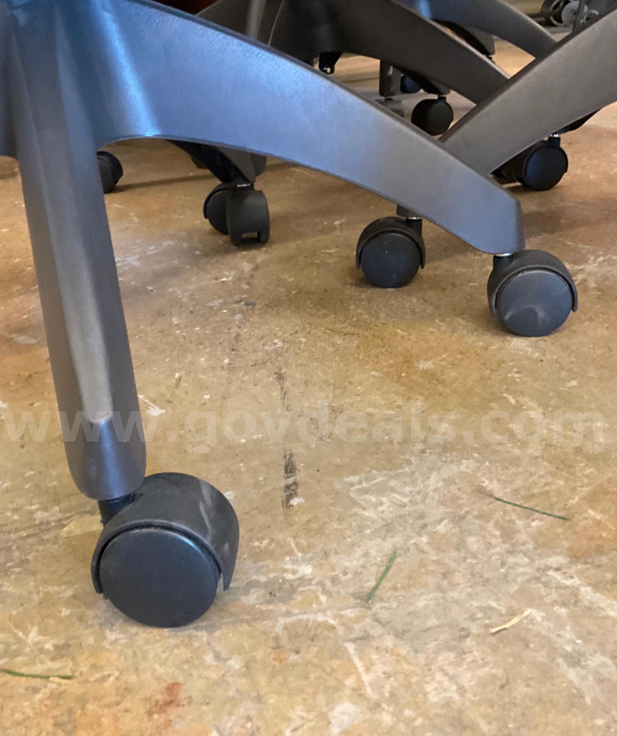 Lot of 7 rolling chairs   Government Surplus Auction - Photo #4