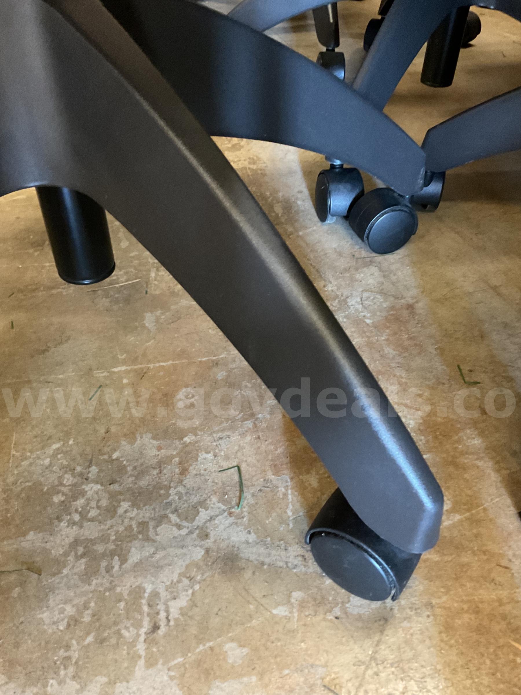 Lot of 6 rolling chairs   Government Surplus Auction - Photo #3