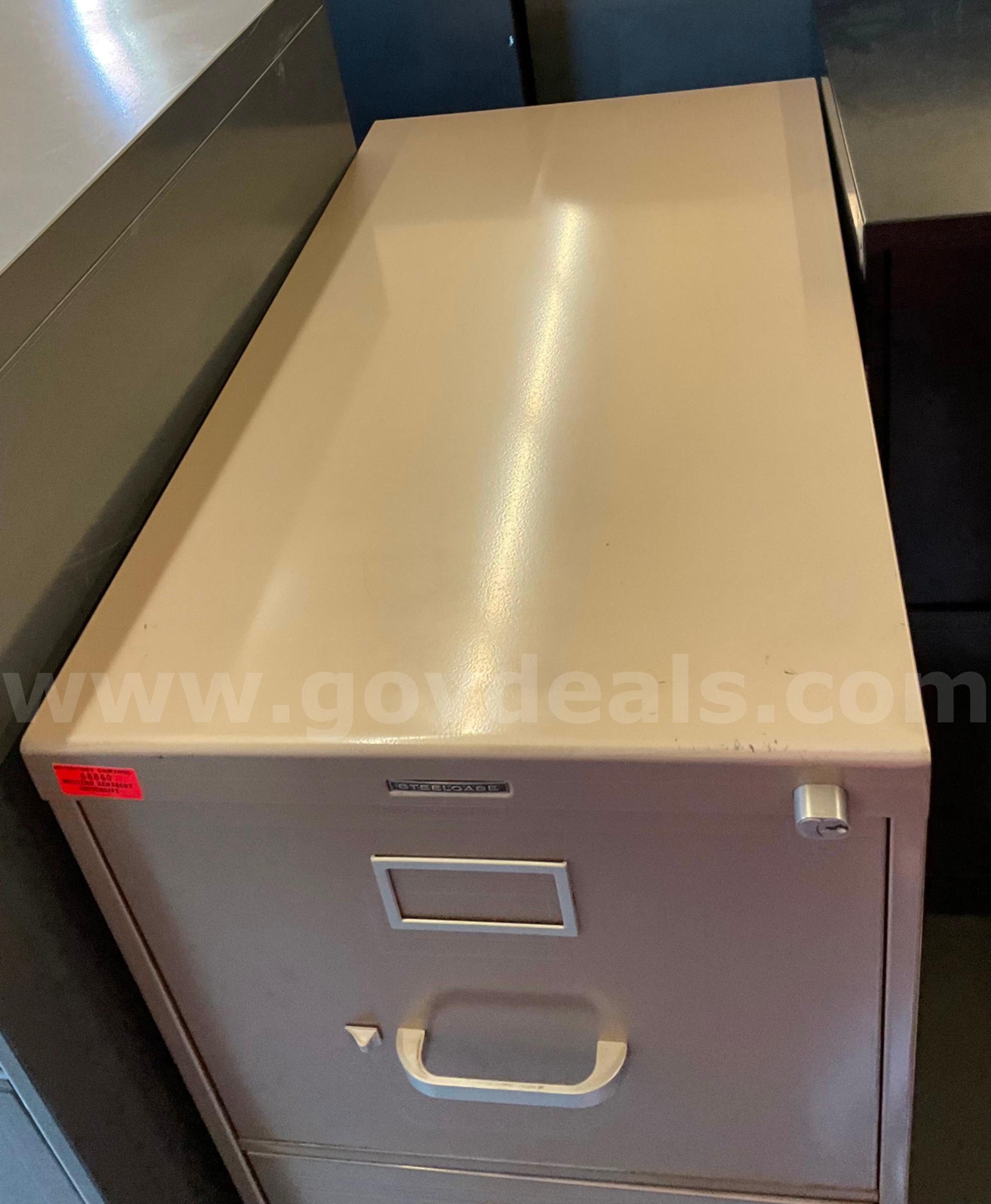 Tan 4 drawer steelcase filing cabinet Steelcase  Government Surplus Auction - Photo #2