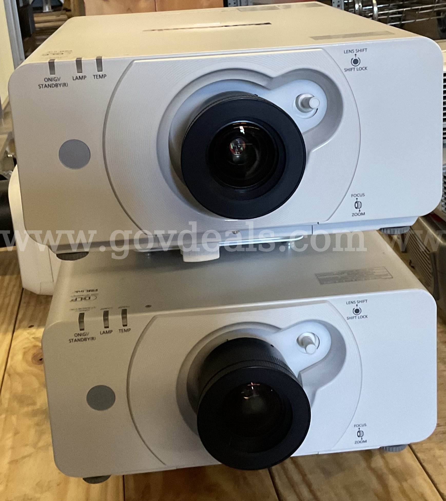 A lot of 3 Panasonic Projectors Panasonic Panasonic Government Surplus Auction - Photo #2