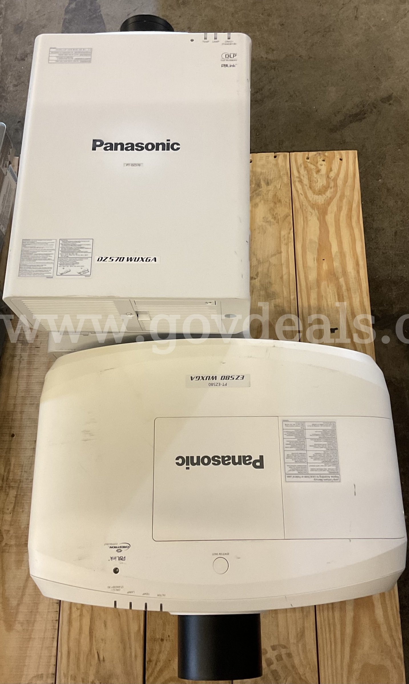 A lot of 3 Panasonic Projectors Panasonic Panasonic Government Surplus Auction - Photo #3