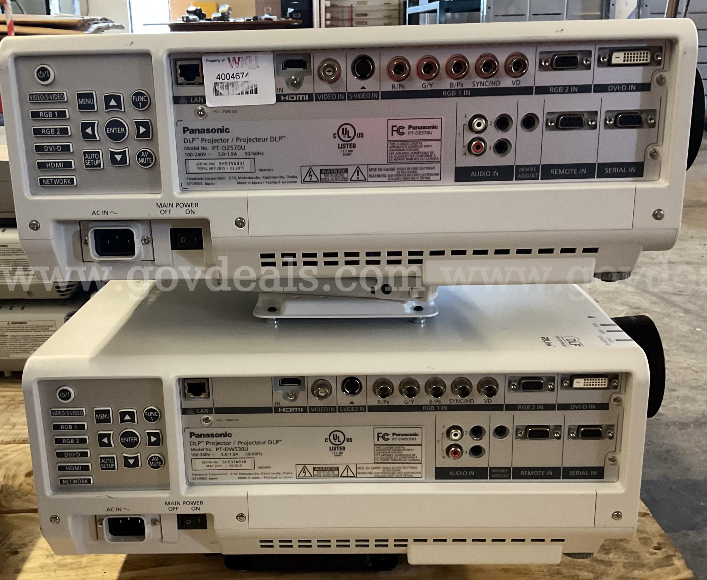 A lot of 3 Panasonic Projectors Panasonic Panasonic Government Surplus Auction - Photo #5