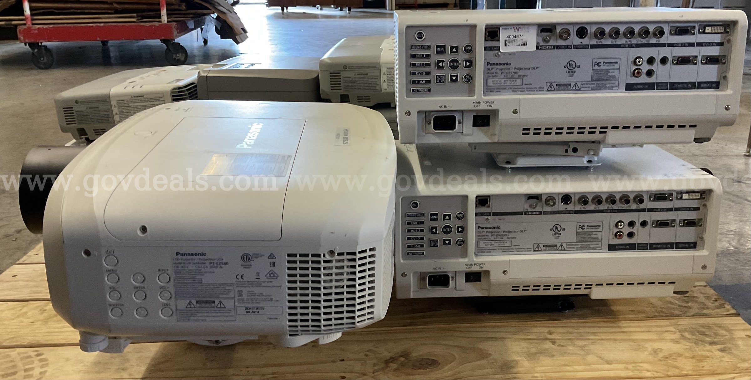 A lot of 3 Panasonic Projectors Panasonic Panasonic Government Surplus Auction - Photo #6
