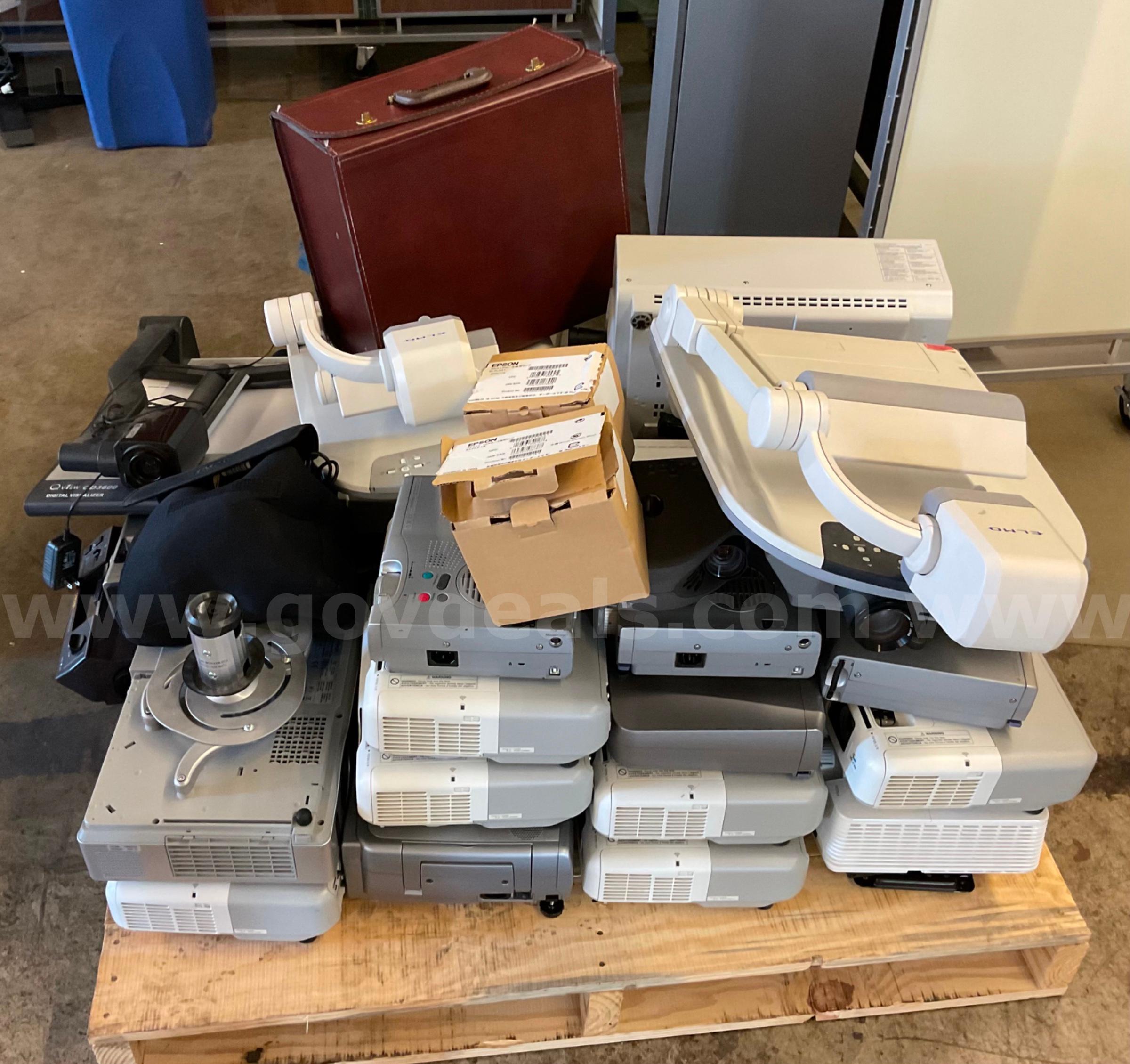 Lot of 28 projectors International DuraStar/WorkStar Government Surplus Auction - Photo #2
