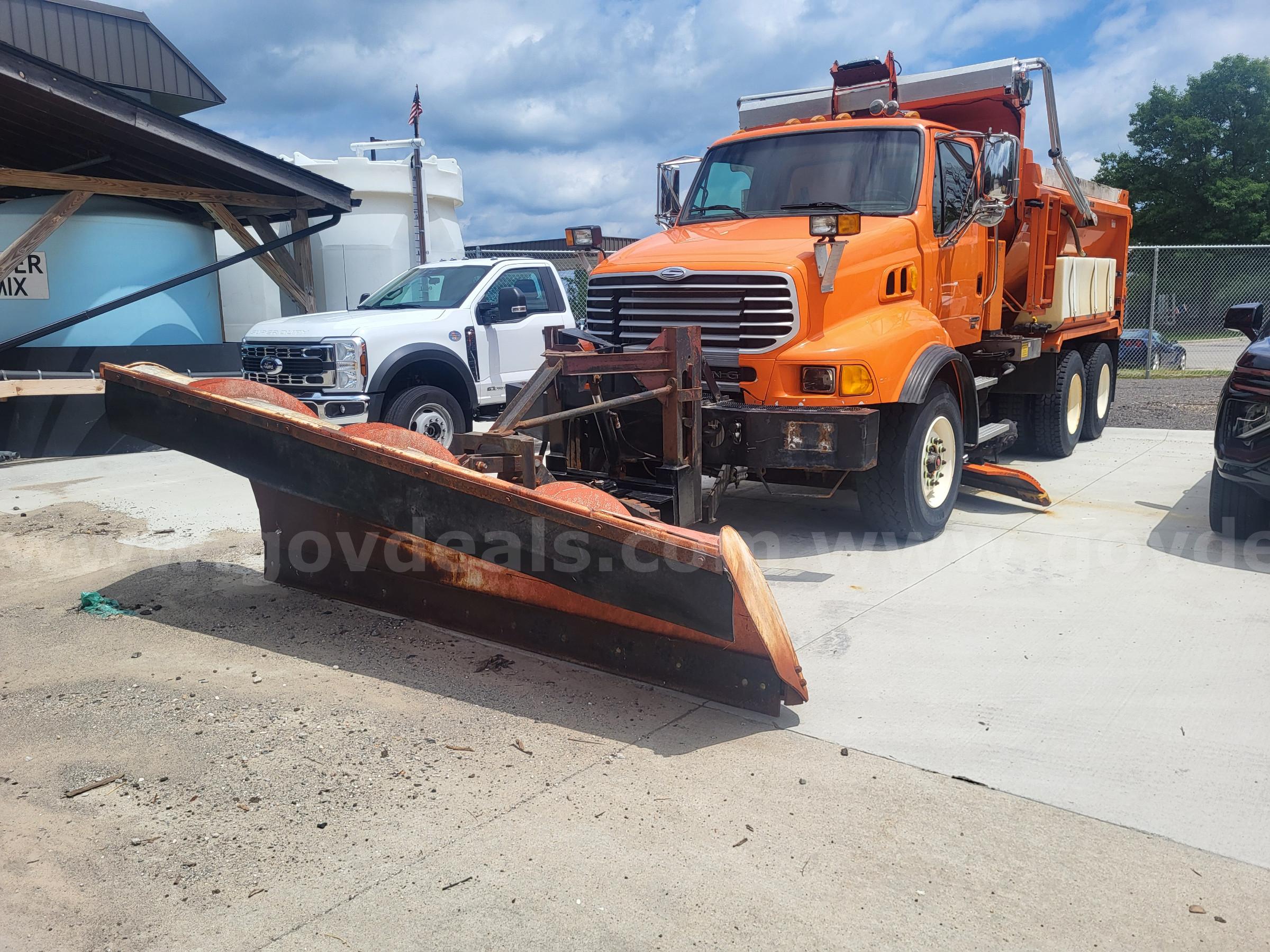 2007 Sterling LT9500 Sterling LT9500 Government Surplus Auction - Photo #2
