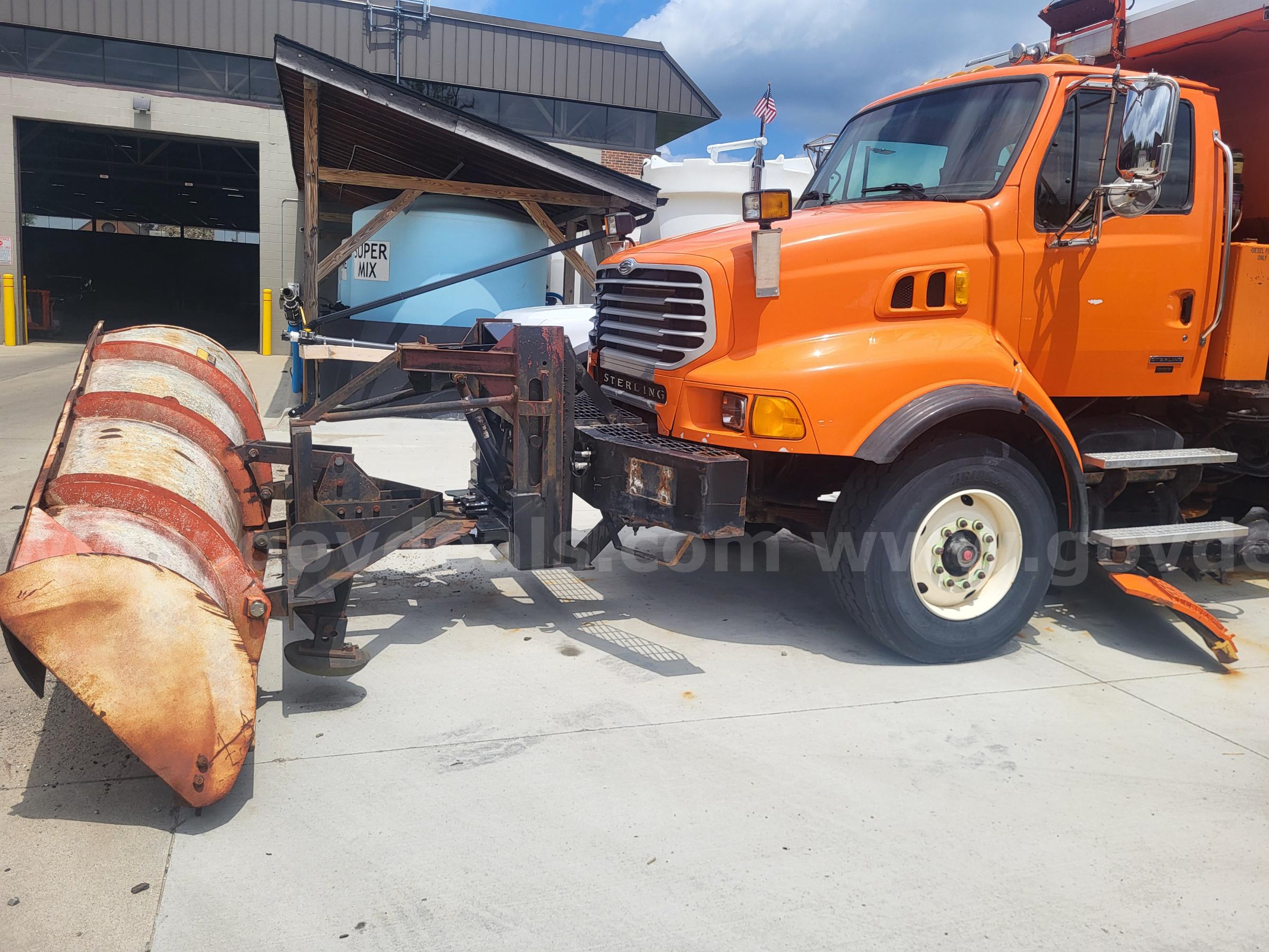 2007 Sterling LT9500 Sterling LT9500 Government Surplus Auction - Photo #3