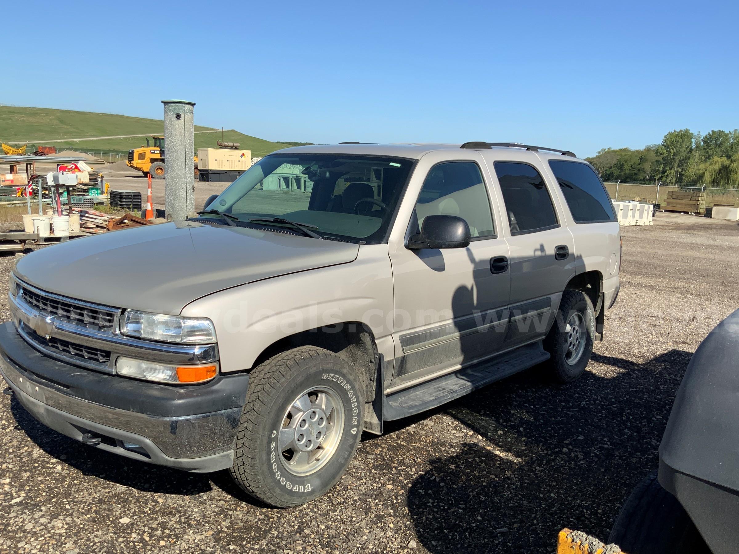 2004 CHEVROLET TAHOE CHEVROLET TAHOE Government Surplus Auction - Photo #2