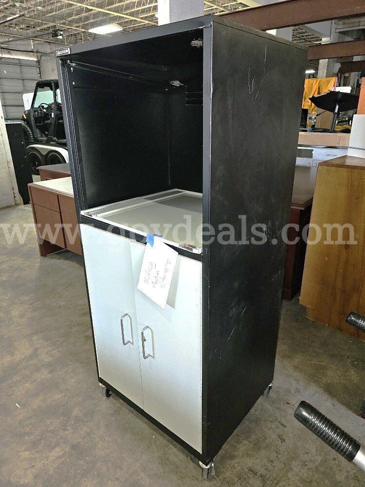 Rolling cabinet -- broken top door   Government Surplus Auction - Photo #2
