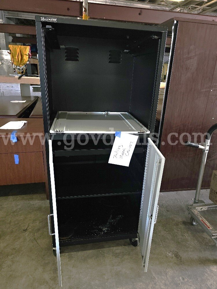 Rolling cabinet -- broken top door   Government Surplus Auction - Photo #3