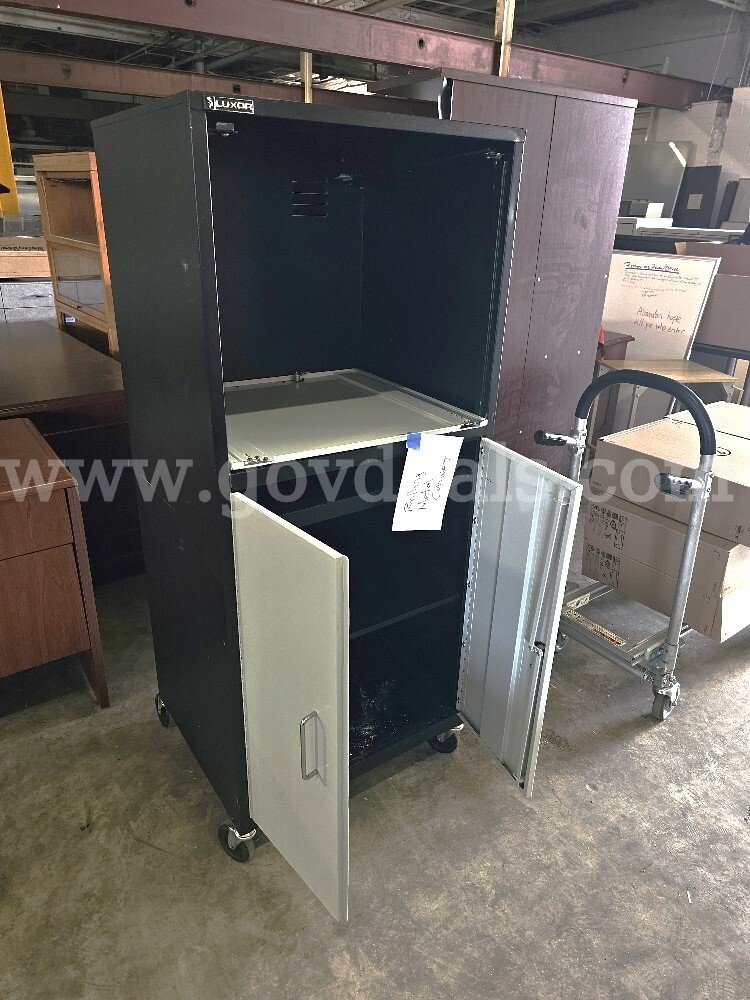 Rolling cabinet -- broken top door   Government Surplus Auction - Photo #5