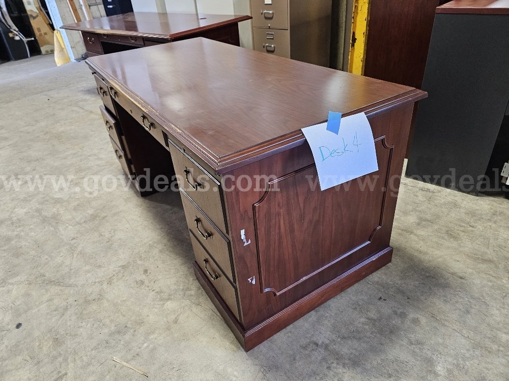 Desk 4   Government Surplus Auction - Photo #2