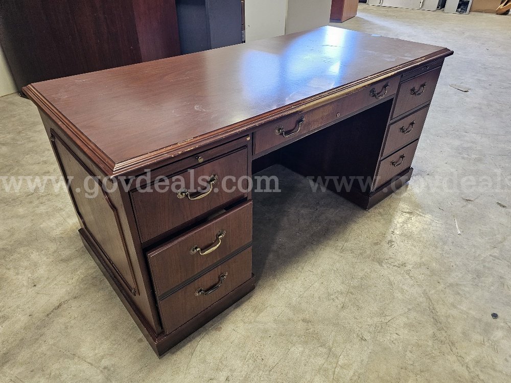 Desk 4   Government Surplus Auction - Photo #3
