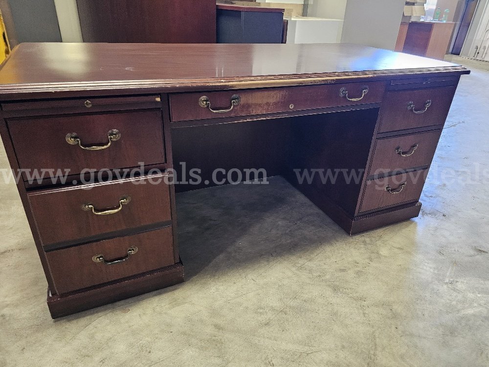 Desk 4   Government Surplus Auction - Photo #4