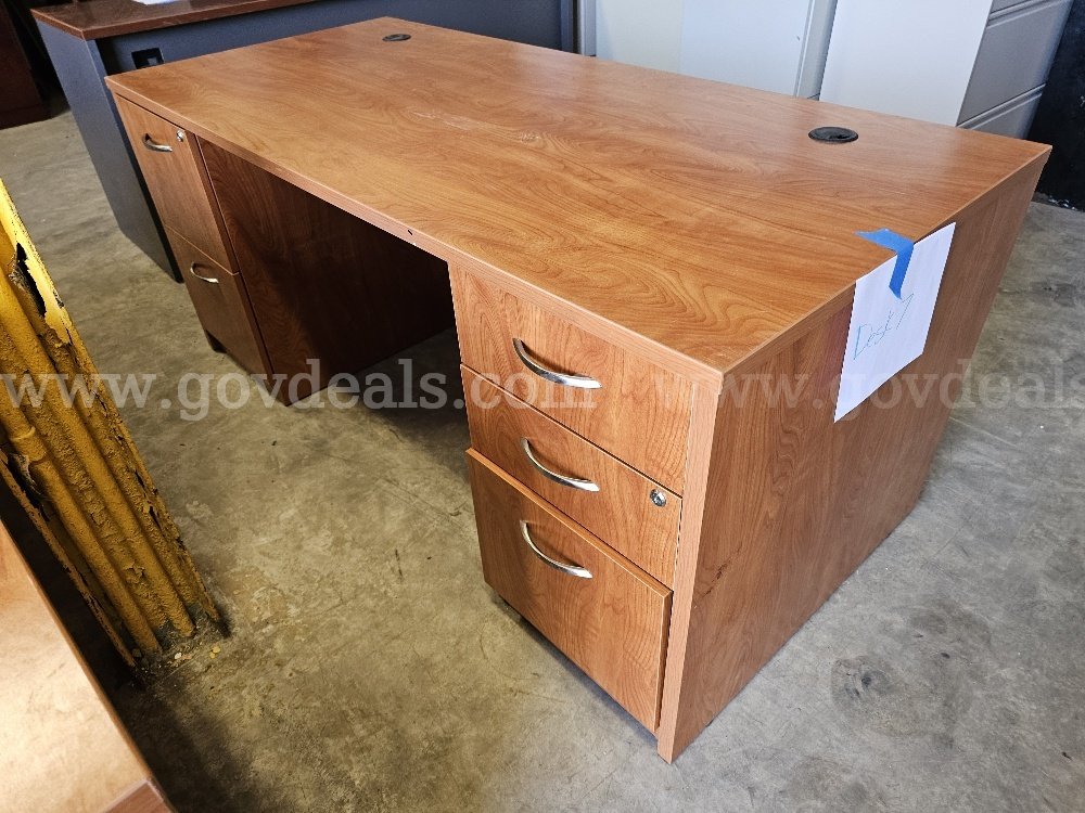 Desk 7   Government Surplus Auction - Photo #3