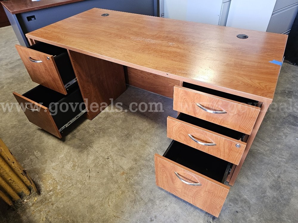 Desk 7   Government Surplus Auction - Photo #4