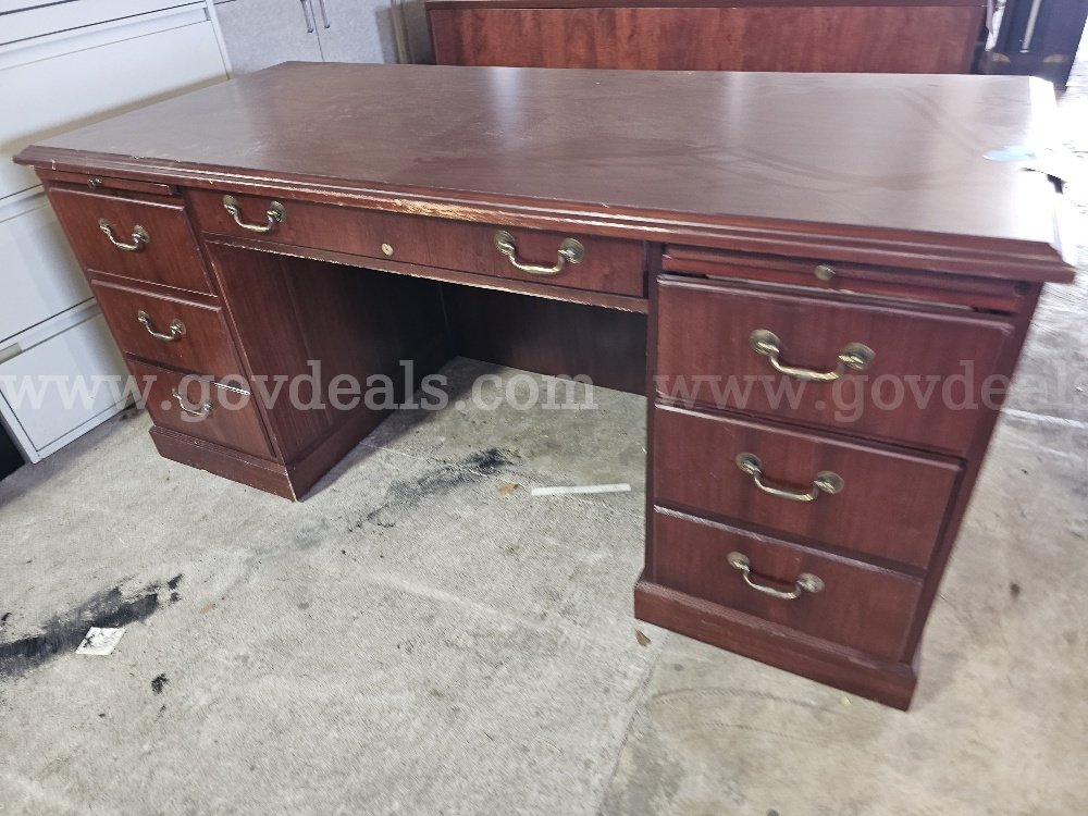 Desk 10