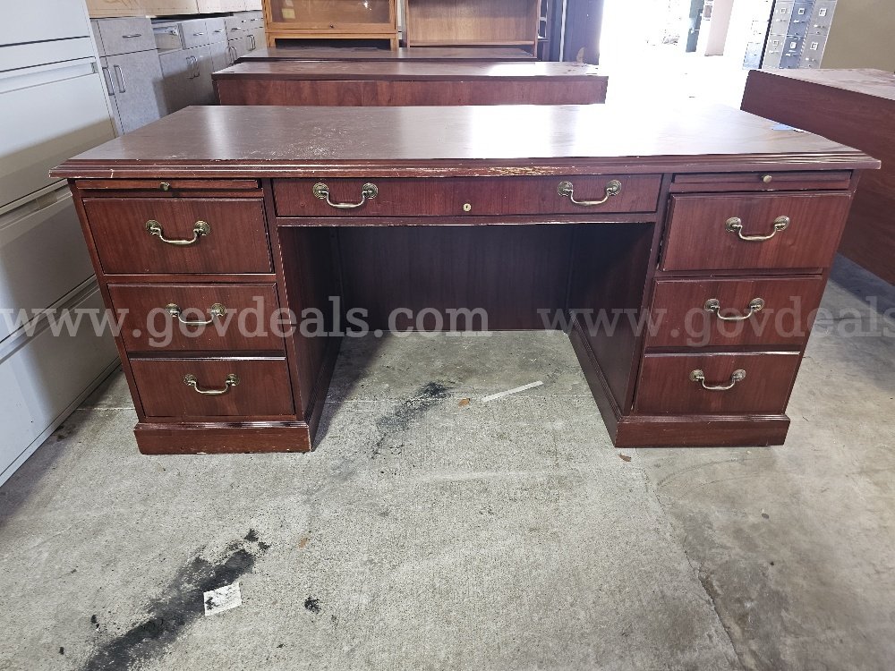 Desk 10   Government Surplus Auction - Photo #2