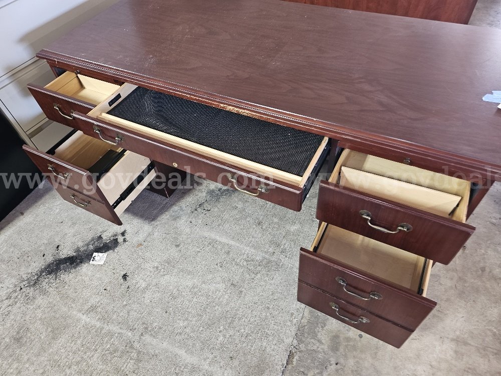 Desk 10   Government Surplus Auction - Photo #3