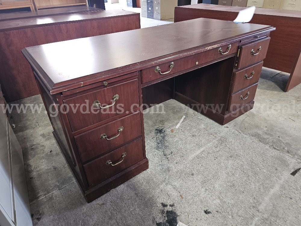 Desk 10   Government Surplus Auction - Photo #4