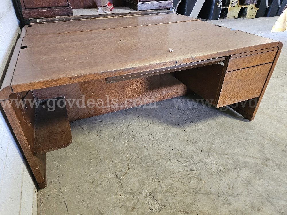Desk and Credenza combo 1   Government Surplus Auction - Photo #3