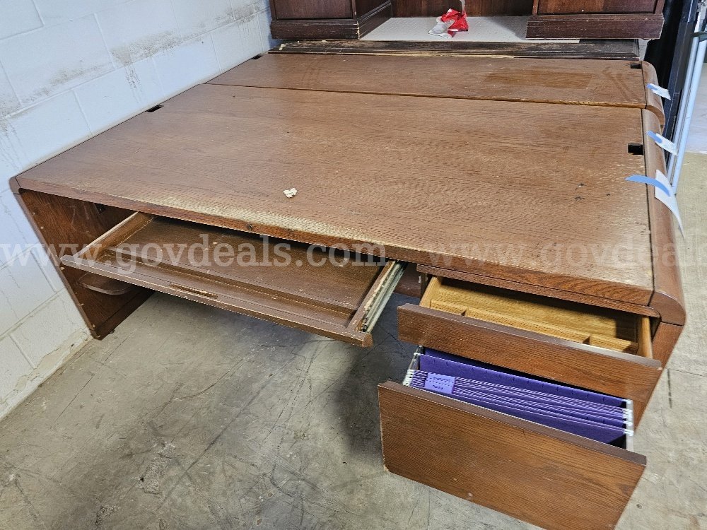 Desk and Credenza combo 1   Government Surplus Auction - Photo #4