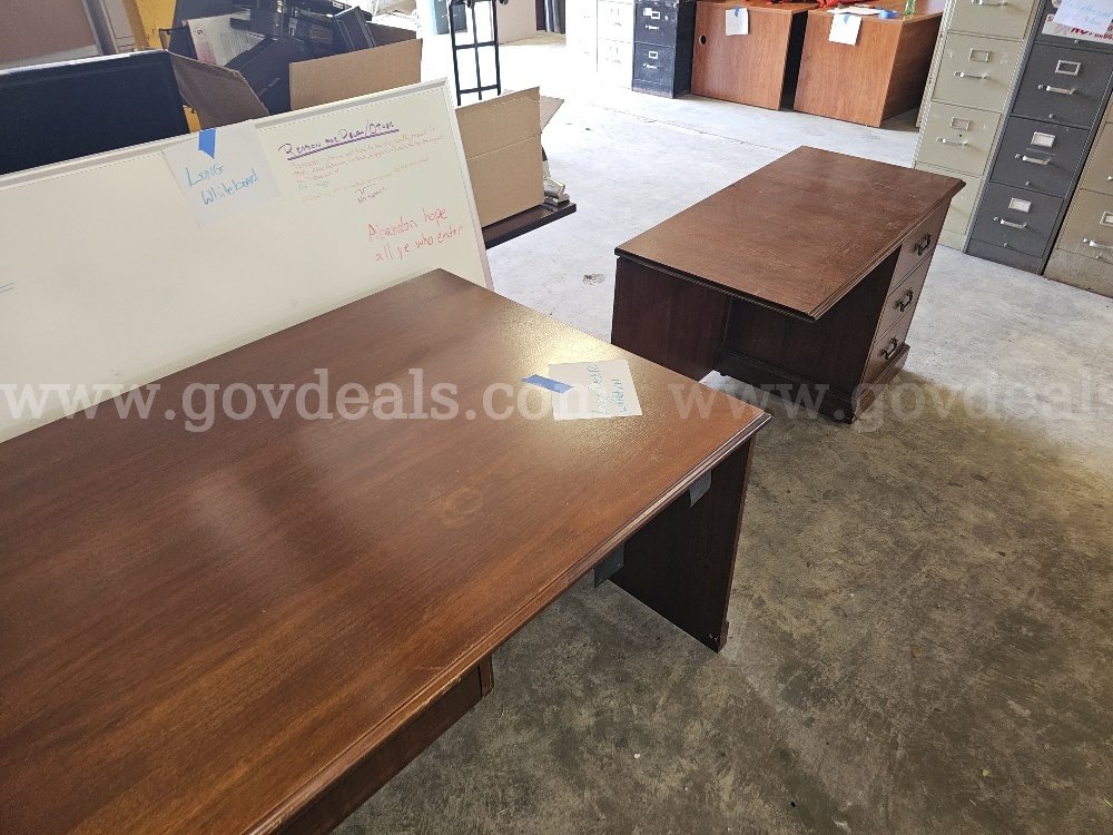 Large Desk with return 2   Government Surplus Auction - Photo #2