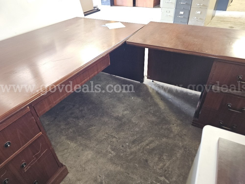 Large Desk with return 2   Government Surplus Auction - Photo #5