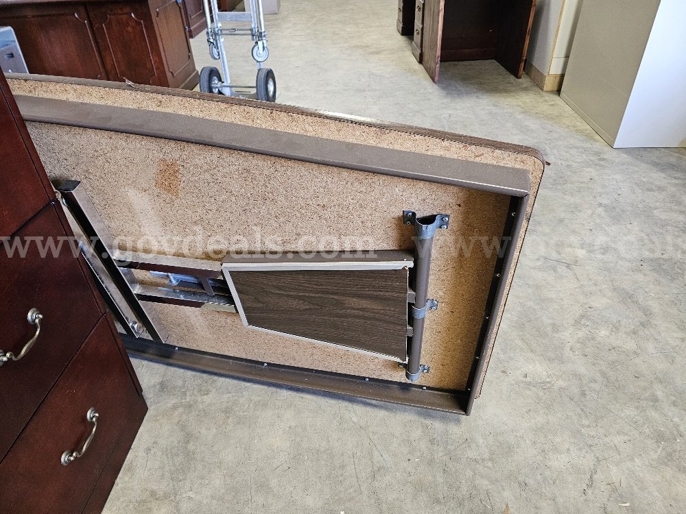 Folding Table   Government Surplus Auction - Photo #3