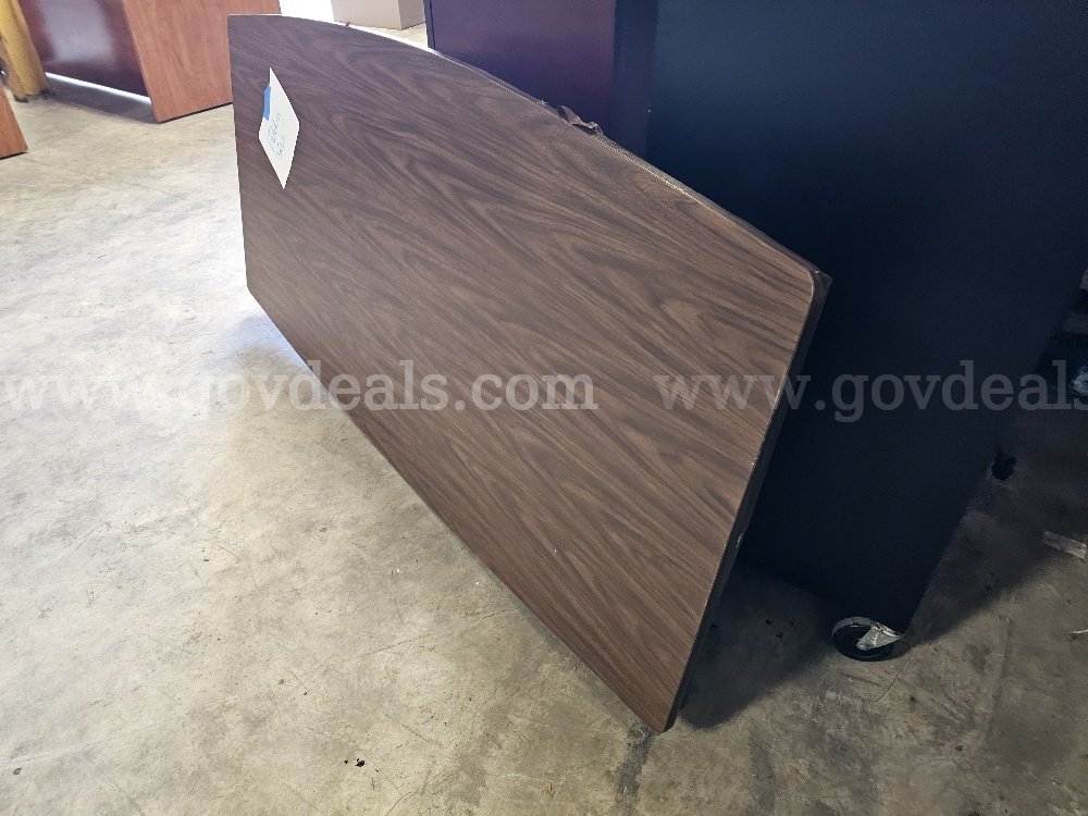 Folding Table   Government Surplus Auction - Photo #5