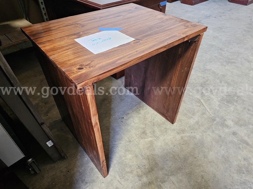 Small table   Government Surplus Auction - Photo #2
