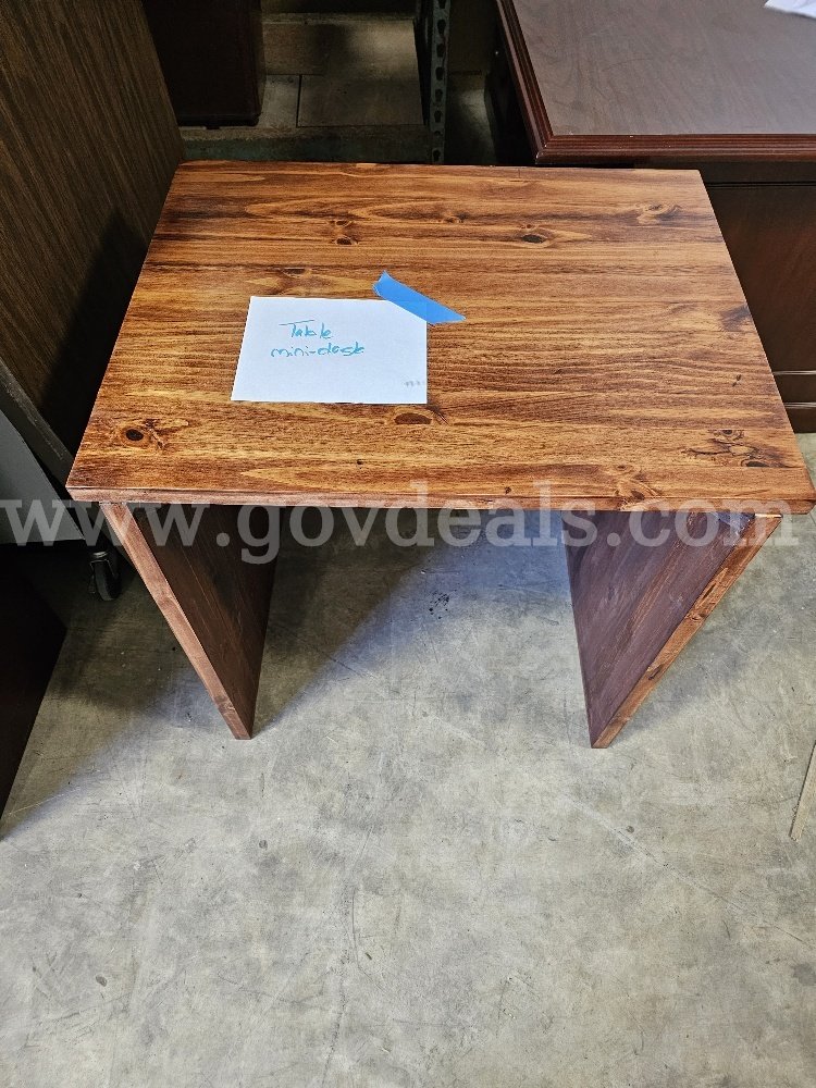 Small table   Government Surplus Auction - Photo #5