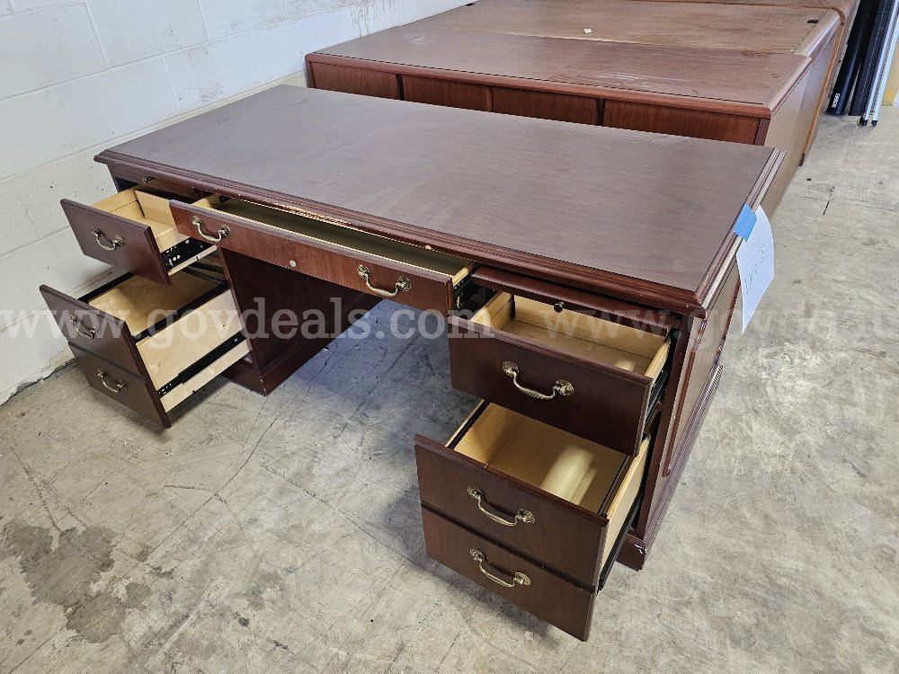 Desk 2   Government Surplus Auction - Photo #2