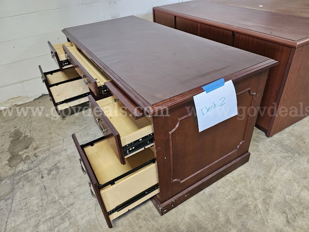 Desk 2   Government Surplus Auction - Photo #3