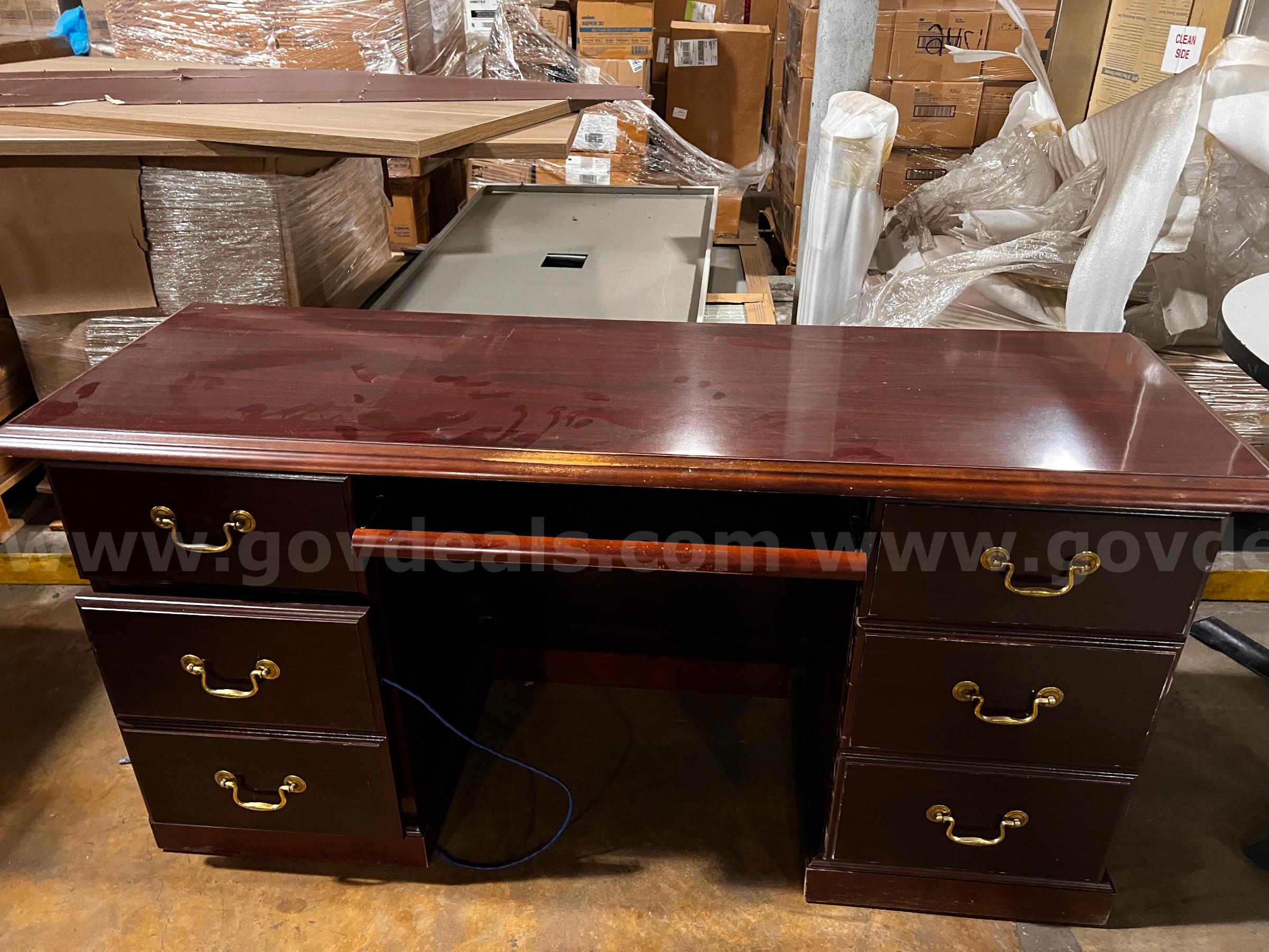 Desk with Matching Side Table   Government Surplus Auction - Photo #3