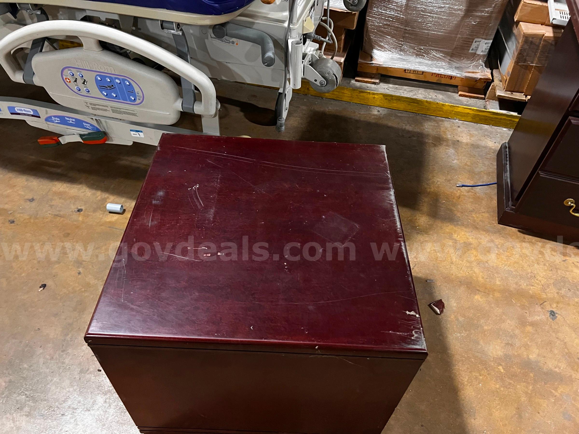 Desk with Matching Side Table   Government Surplus Auction - Photo #4