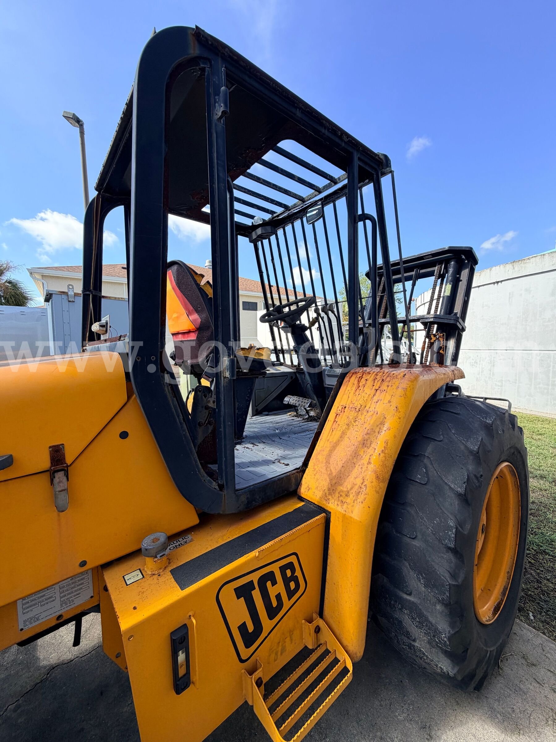 2004 JCB 930 Rough Terrain Forklift JCB 930 Government Surplus Auction - Photo #2