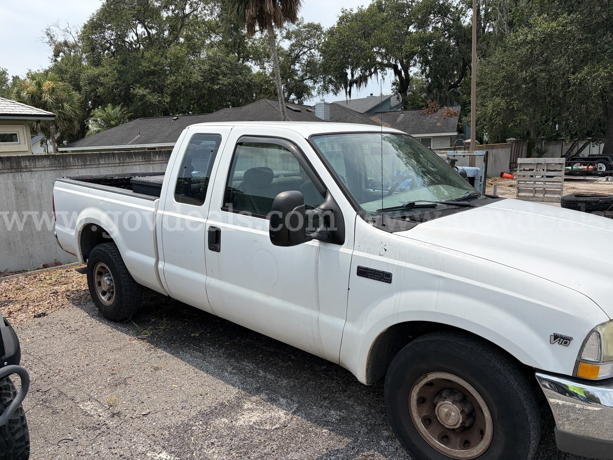 2004 Ford F-250 SD XL SuperCab 2WD Ford F-250 Government Surplus Auction - Photo #2