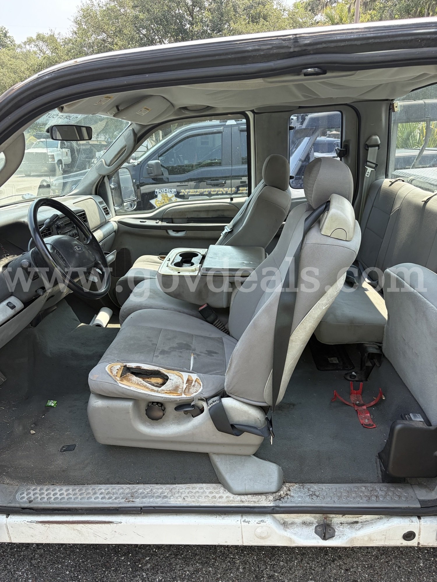 2004 Ford F-250 SD XL SuperCab 2WD Ford F-250 Government Surplus Auction - Photo #4