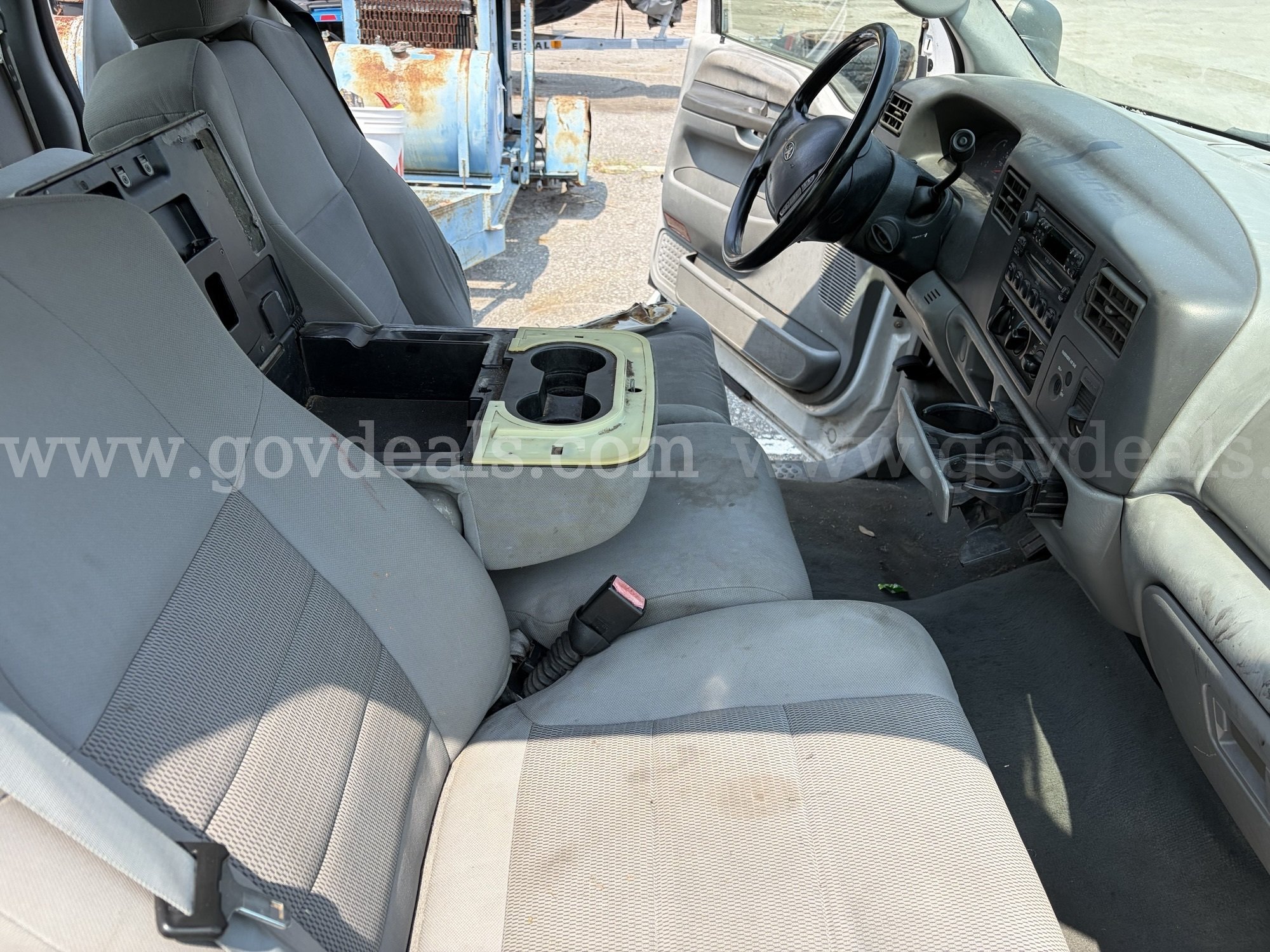 2004 Ford F-250 SD XL SuperCab 2WD Ford F-250 Government Surplus Auction - Photo #5