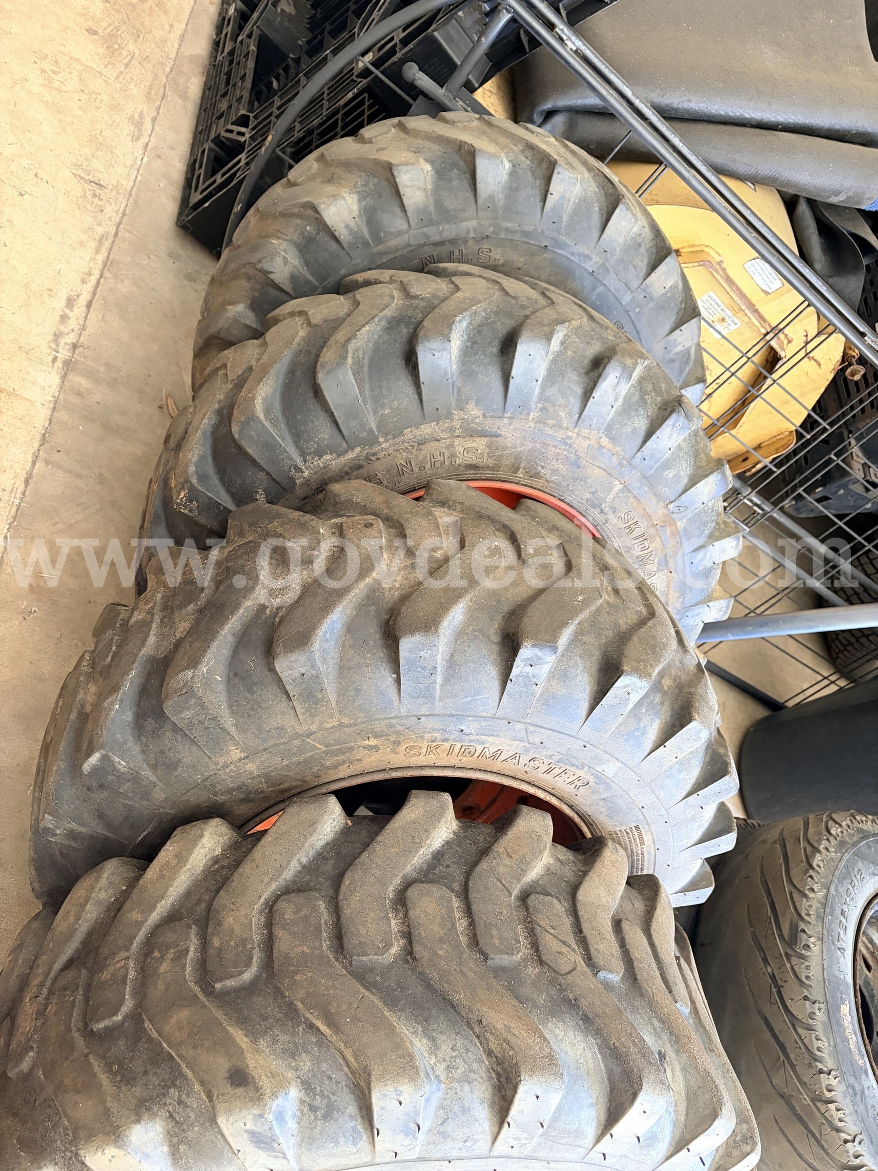 Set of 4 Power King/SkidMaster Forklift Tires Power King/SkidMaster  Government Surplus Auction - Photo #4
