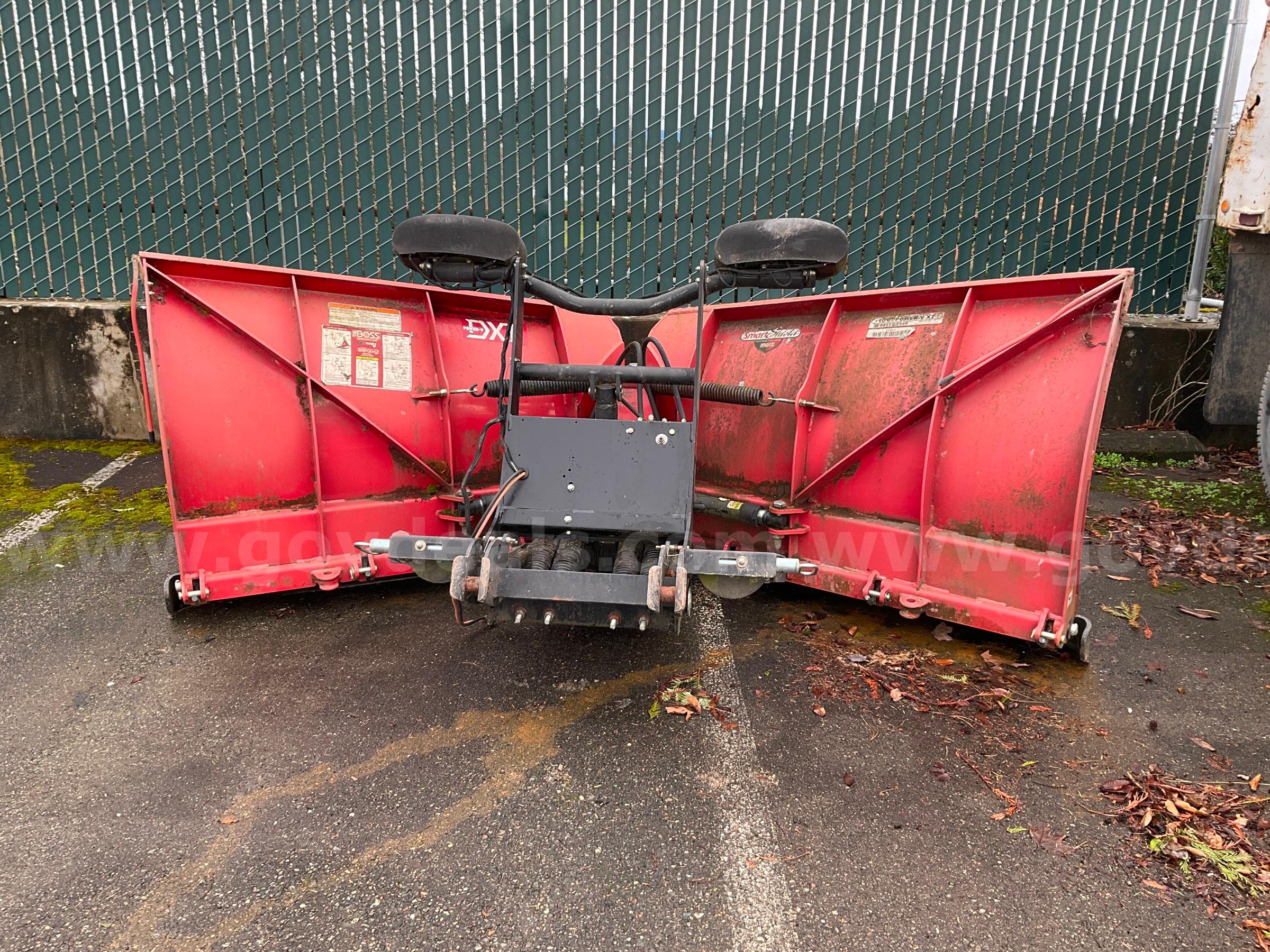 1976 Ford F750 Dump Truck & Boss 10' Snowplow w/lights Ford F750 Government Surplus Auction - Photo #4