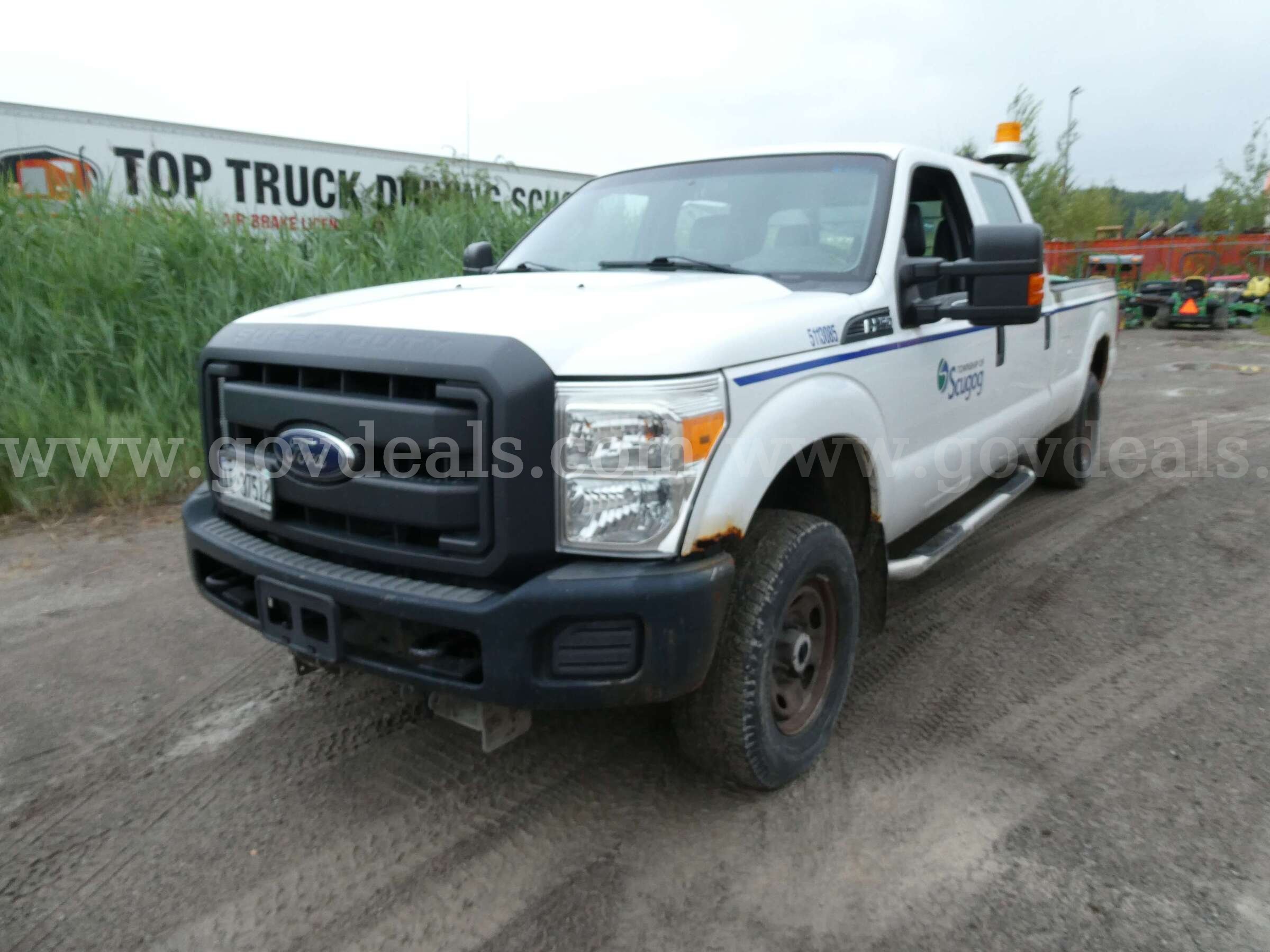 2013 Ford F-250 White Super Duty Crew Cab Long Bed 4WD Ford F-250 Government Surplus Auction - Photo #2