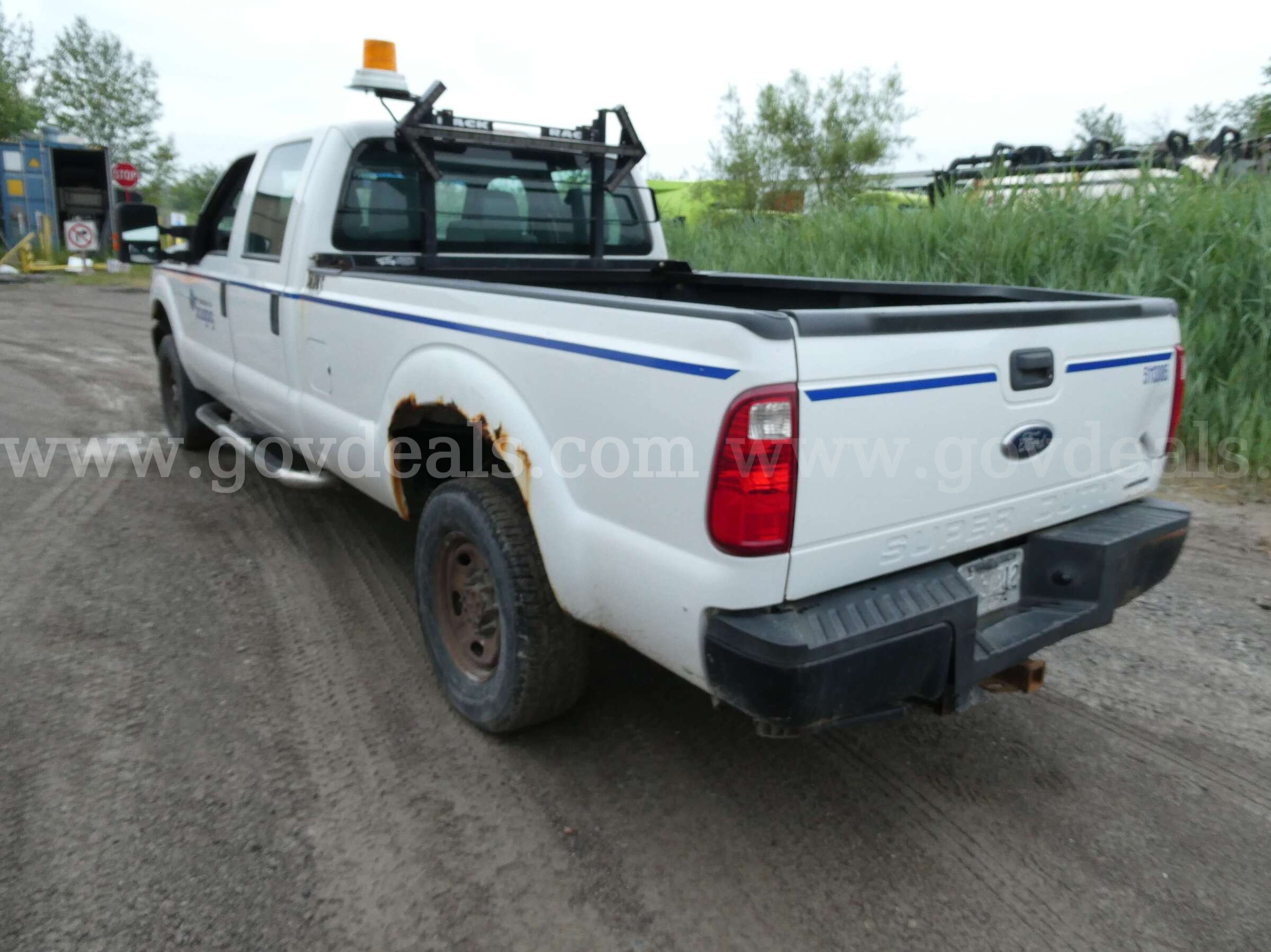 2013 Ford F-250 White Super Duty Crew Cab Long Bed 4WD Ford F-250 Government Surplus Auction - Photo #6