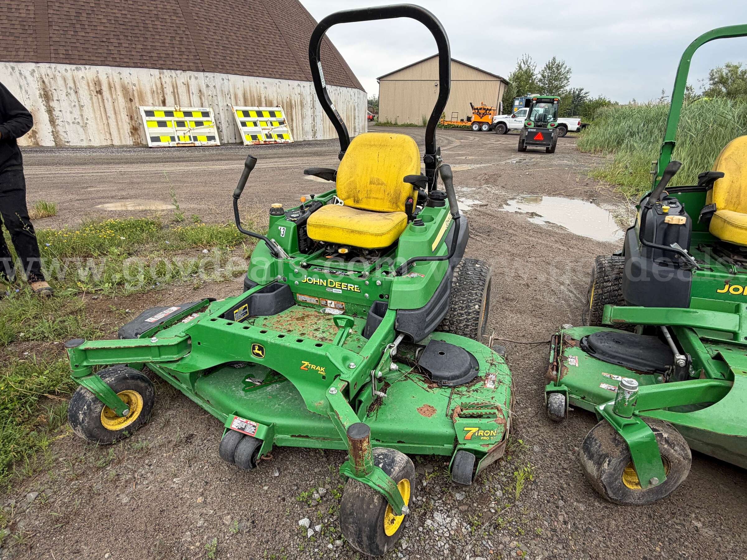 John Deere Zero Turn Lawn Mower John Deere ZTRAK PRO  7 IRON PRO 7 Government Surplus Auction - Photo #3