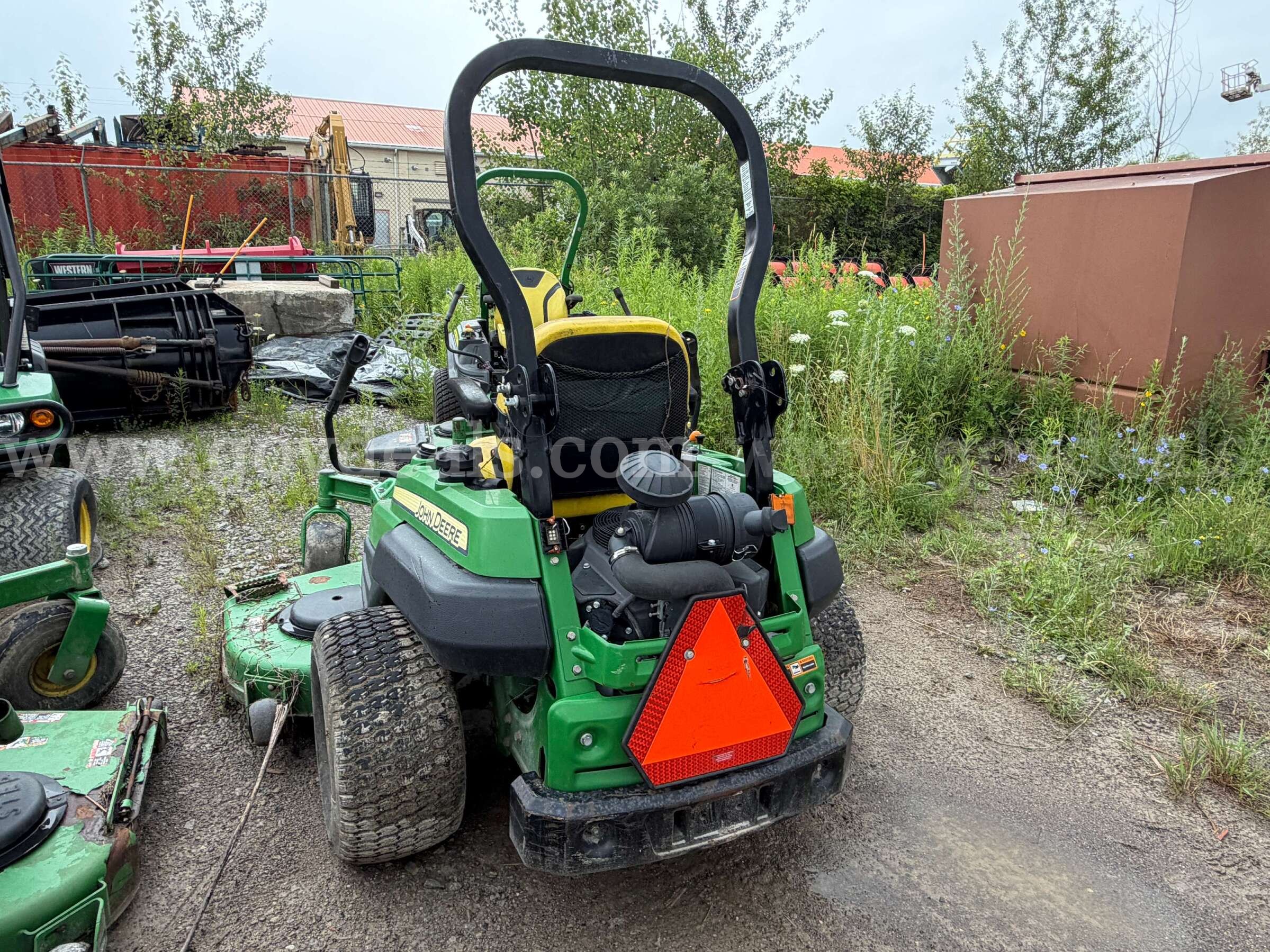 John Deere Zero Turn Lawn Mower John Deere ZTRAK PRO  7 IRON PRO 7 Government Surplus Auction - Photo #4
