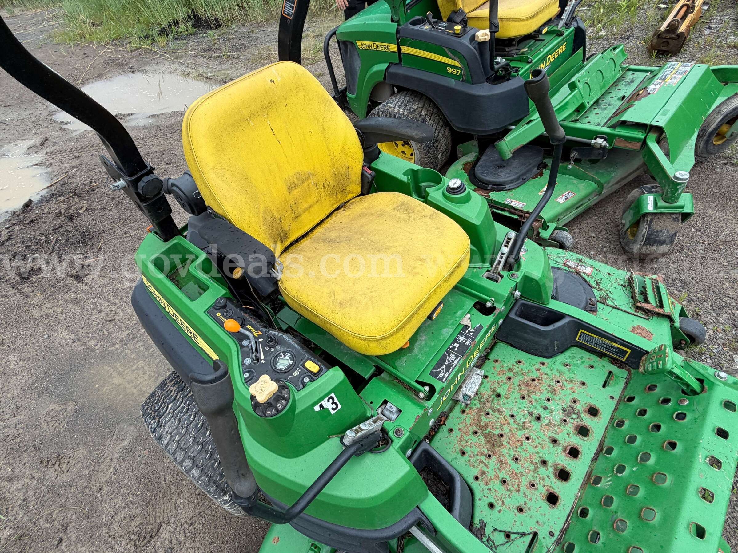 John Deere Zero Turn Lawn Mower John Deere ZTRAK PRO  7 IRON PRO 7 Government Surplus Auction - Photo #5