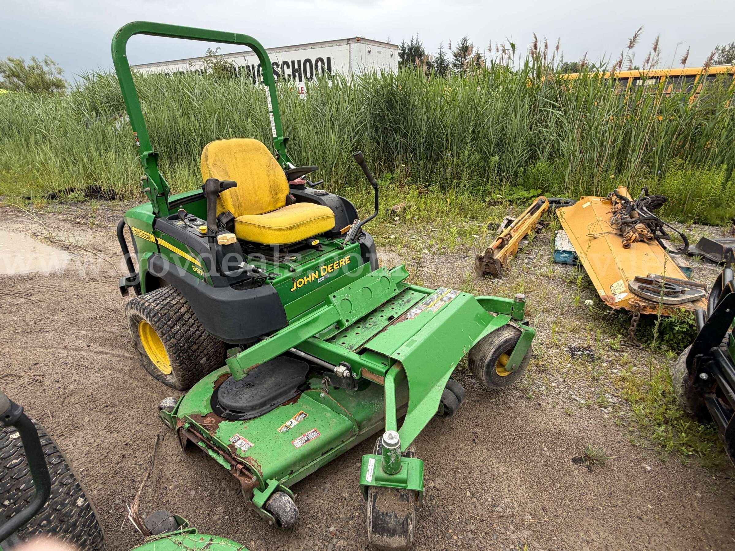 John Deere Zero Turn Lawn Mower