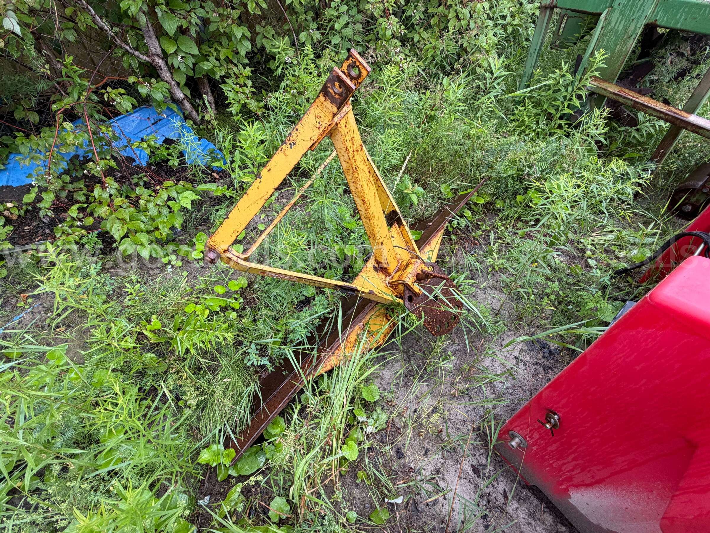 3 Point Hitch Scraper Blade (5 Ft)   Government Surplus Auction - Photo #3