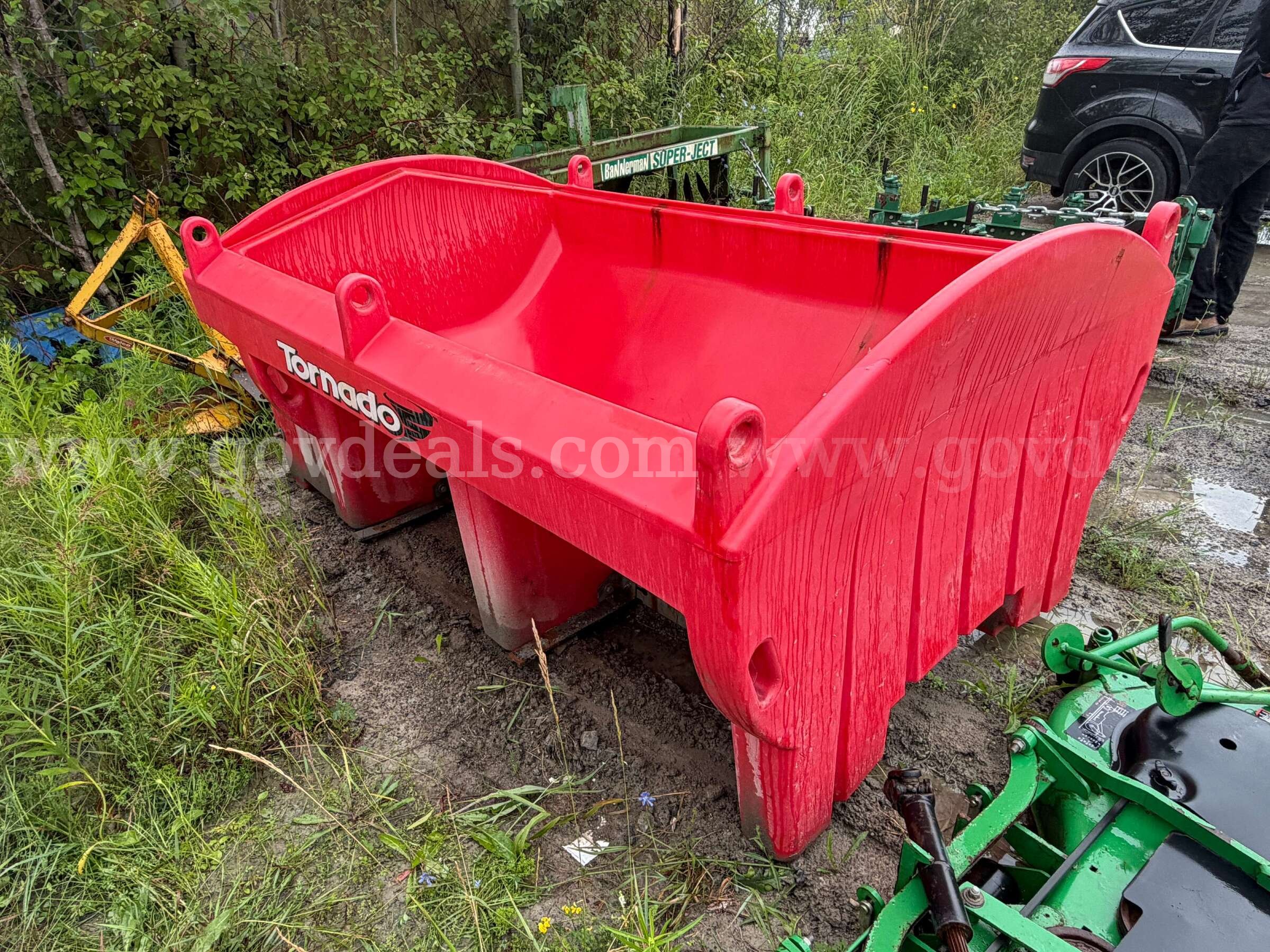 Tornado Salt/Sand Hopper  7Ft Tornado  Government Surplus Auction - Photo #2