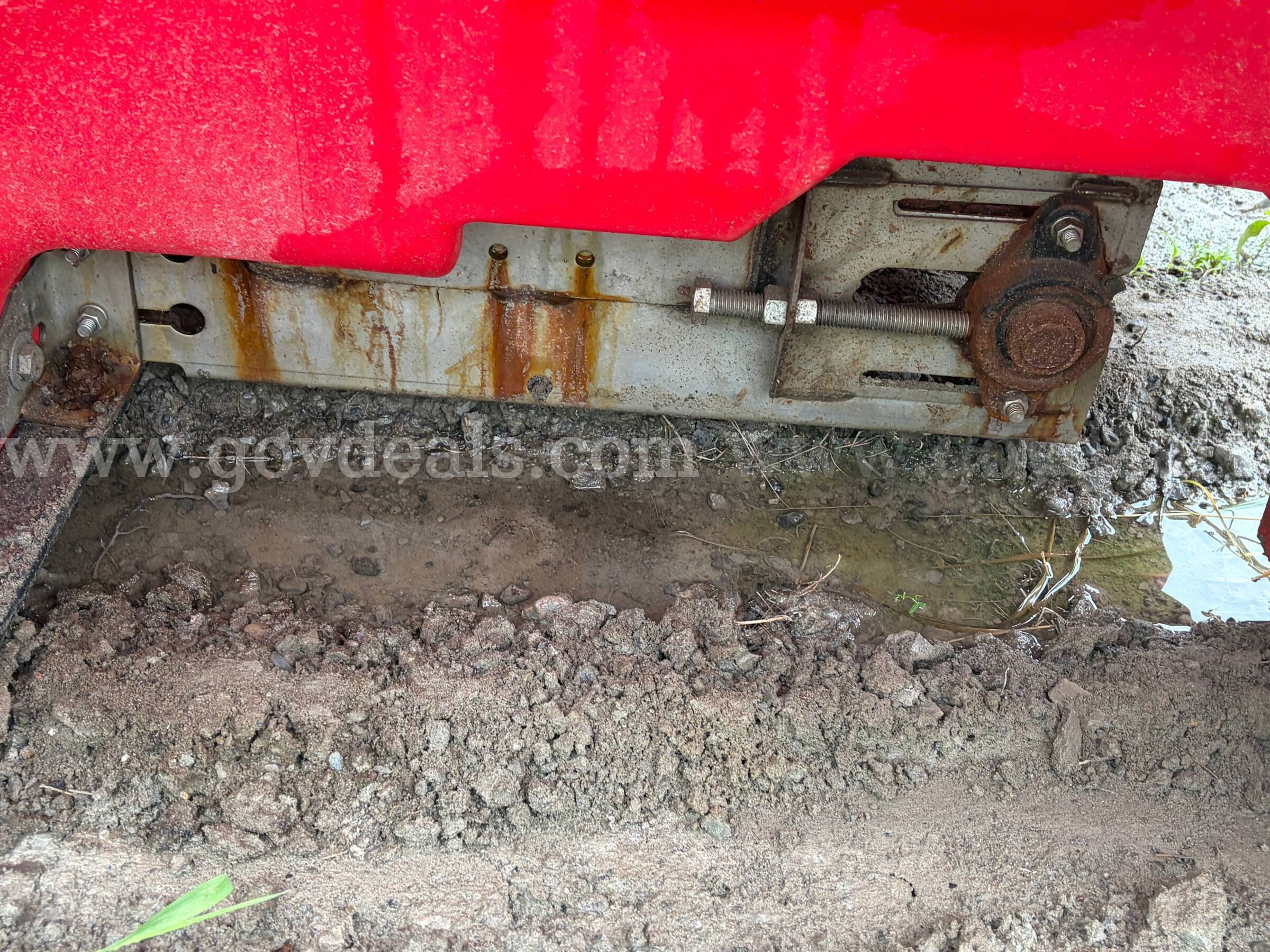 Tornado Salt/Sand Hopper  7Ft Tornado  Government Surplus Auction - Photo #4